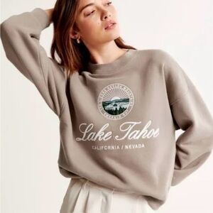 Abercrombie & Fitch Crewneck